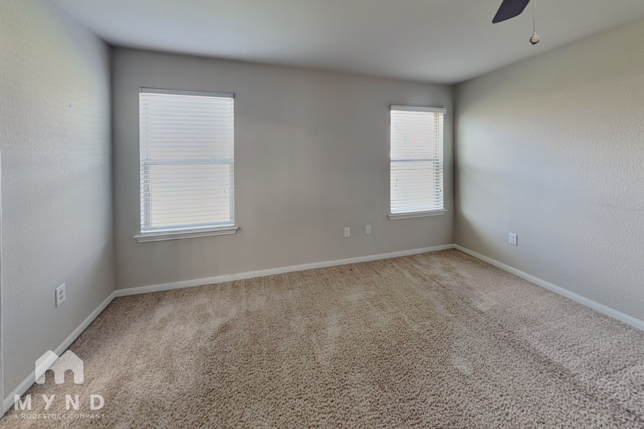 Building Photo - 717 Pinnacle Dr