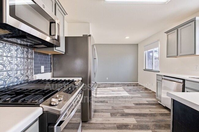 Building Photo - 104 Pond Way