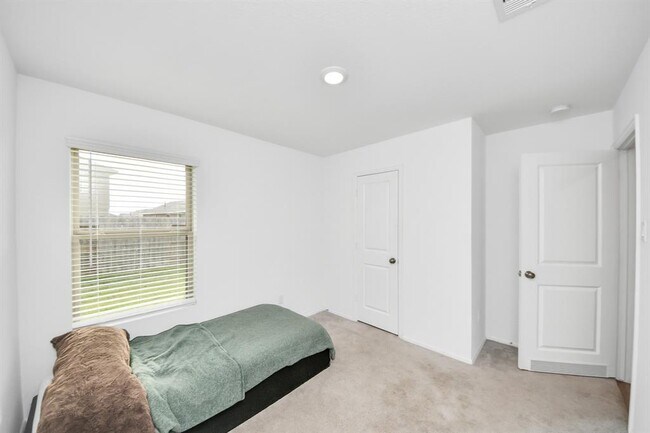 Building Photo - 7319 Clover Chase Dr