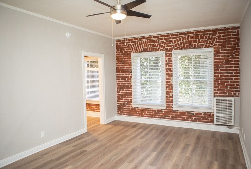 Interior Photo - Mariposa IV