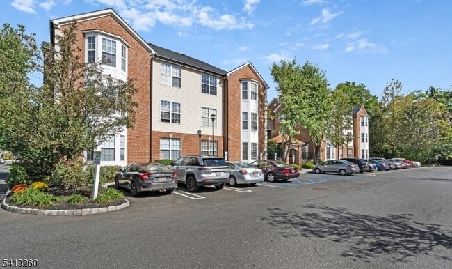 Building Photo - 50 Maple Ave