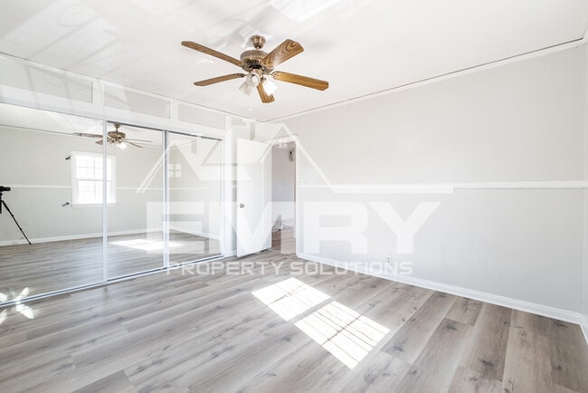 Building Photo - MOVE IN READY 2 BEDROOM 1 BATHROOM HOME IN LYNWOOD CA 90262