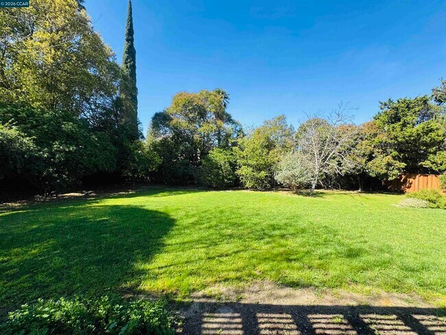 Building Photo - 103 Castle Rock Rd