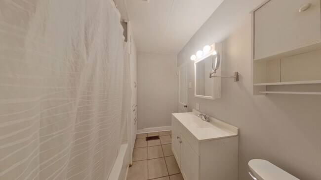 Building Photo - 3 Bedroom Home