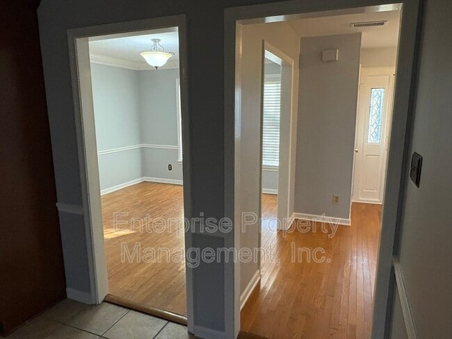 Building Photo - 535 Fox Run Ln