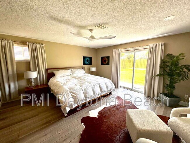 Building Photo - 2563 S Peninsula Dr