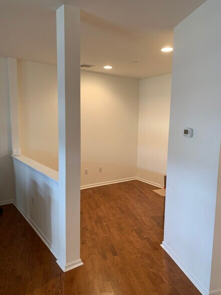 Building Photo - 321 Carson Ter
