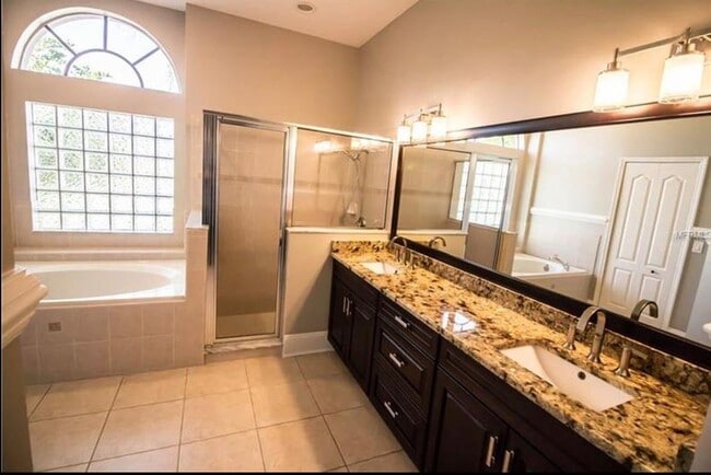 Building Photo - 2620 Millhopper Ave