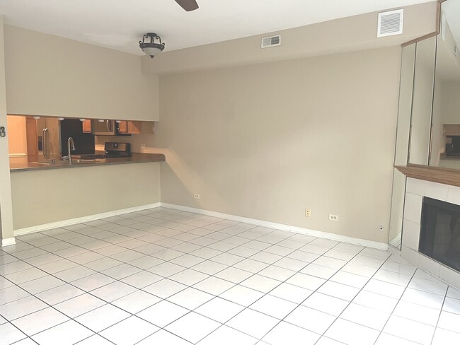 Building Photo - 7835 Darien Lakes Dr