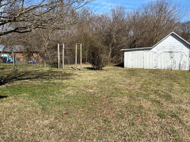 Building Photo - 2 Bedroom, 1 Bathroom House in Thomasville!