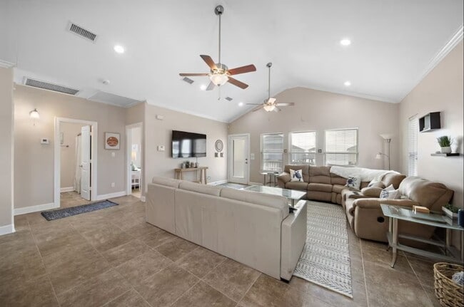 Building Photo - 2423 Sand Drift Ln
