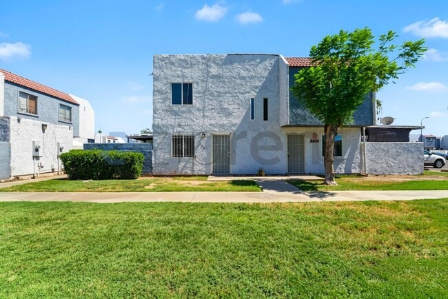 Building Photo - 7528 N 47th Dr
