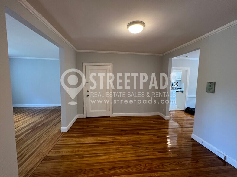 Building Photo - 1151 Beacon St