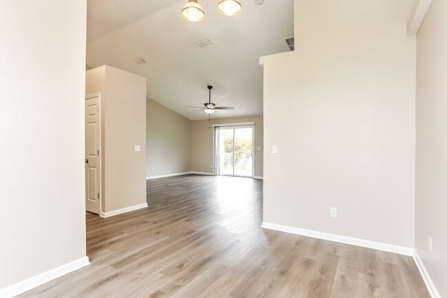 Building Photo - 3720 Arava Dr