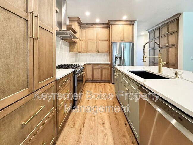 Building Photo - 1235 N Forestdale Pl