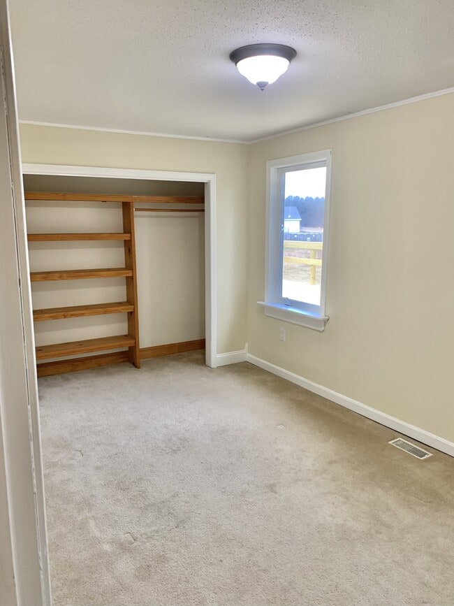 Building Photo - 756 Stream Rd