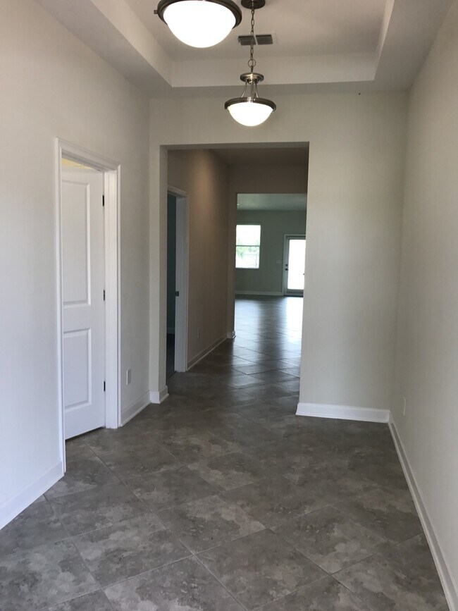 Building Photo - Just Listed! Newer 4/3 Home at The Oaks in...