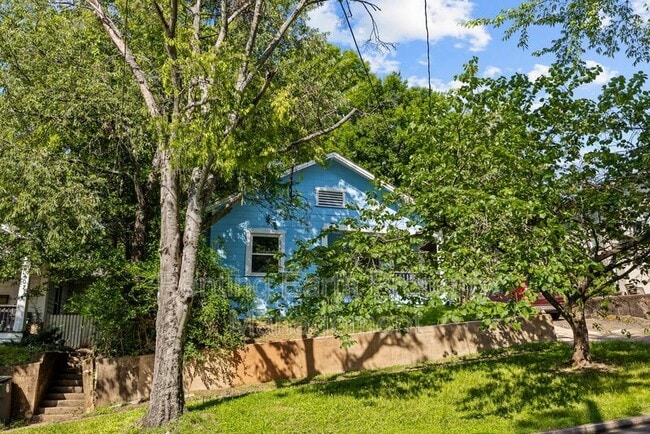 Building Photo - 609 34th St S