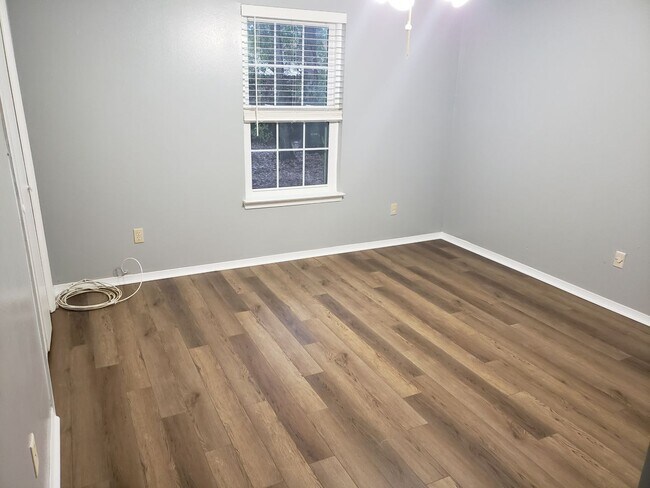 Building Photo - Totally Renovated 2 Bed/2 Bath Condo Near Walmart, Shopping, Airport, Mall, & Park!