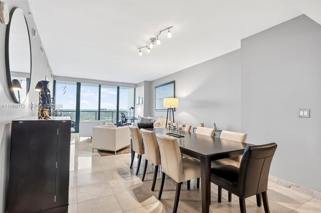 Building Photo - 601 NE 36th St