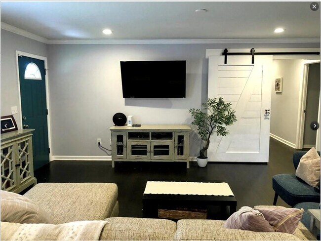 Building Photo - 2783 Meadowview Dr SE