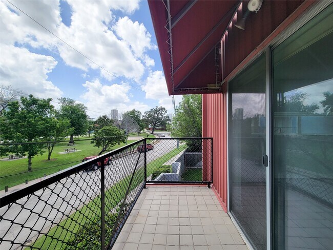 Building Photo - 2605 Calumet St