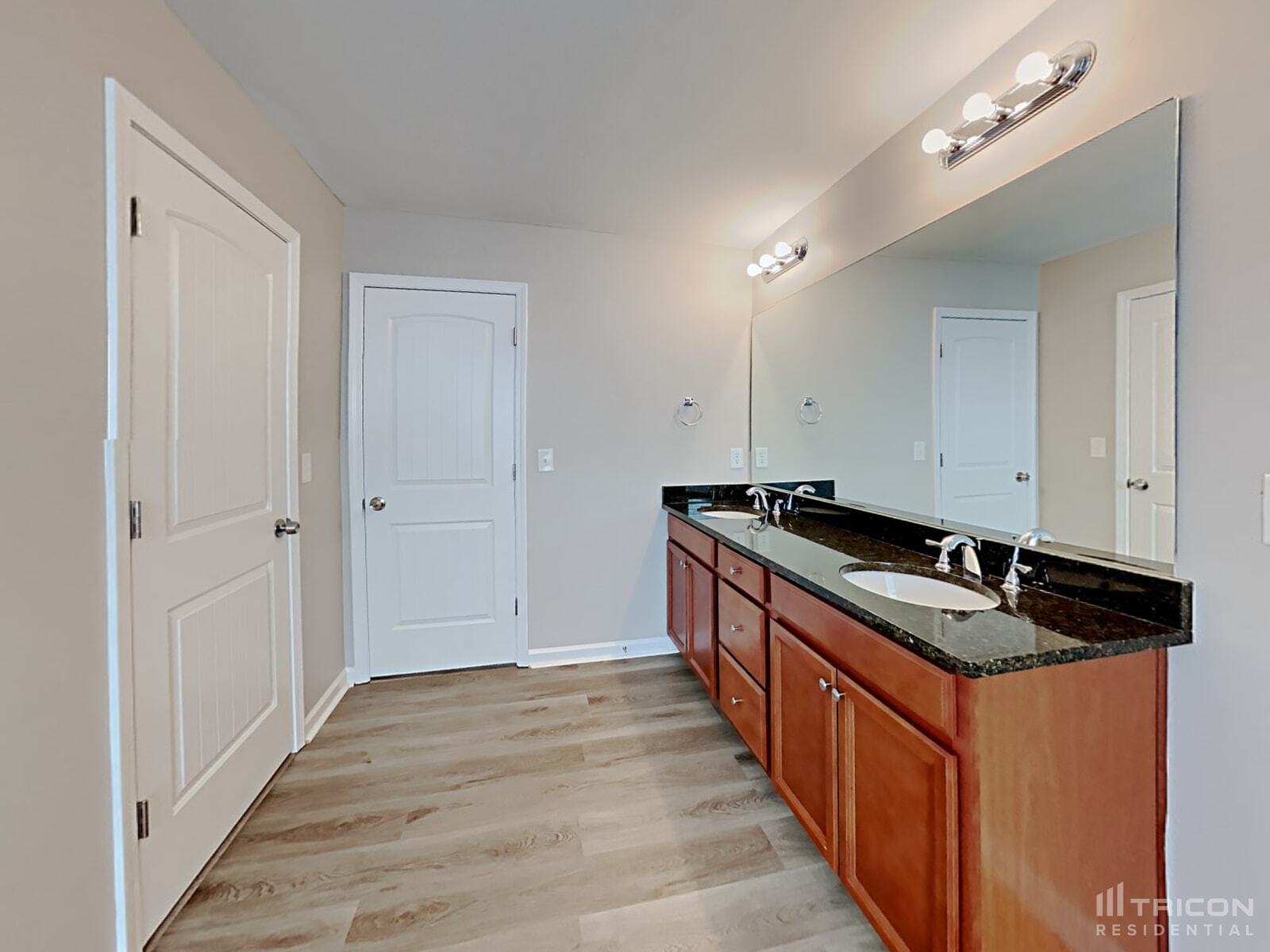 Building Photo - 15 Oakbrook Dr