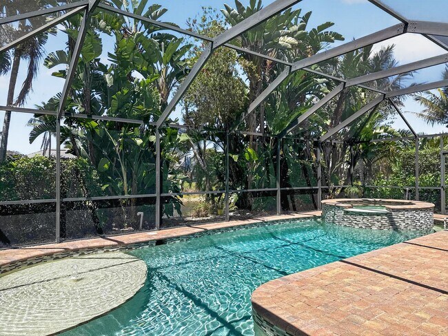 Building Photo - Autumn Woods annual rental in North Naples!