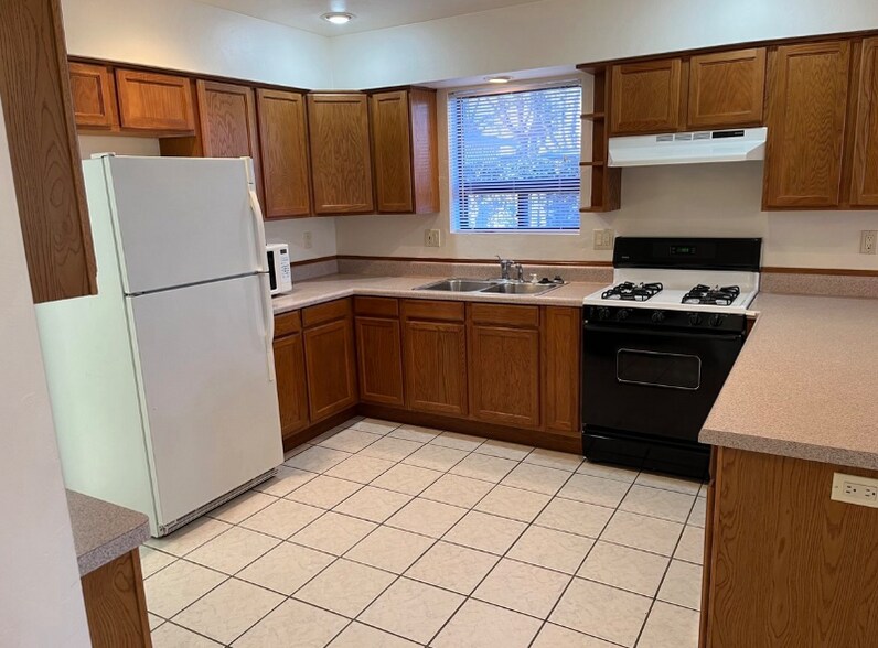 Building Photo - 878 Valley St