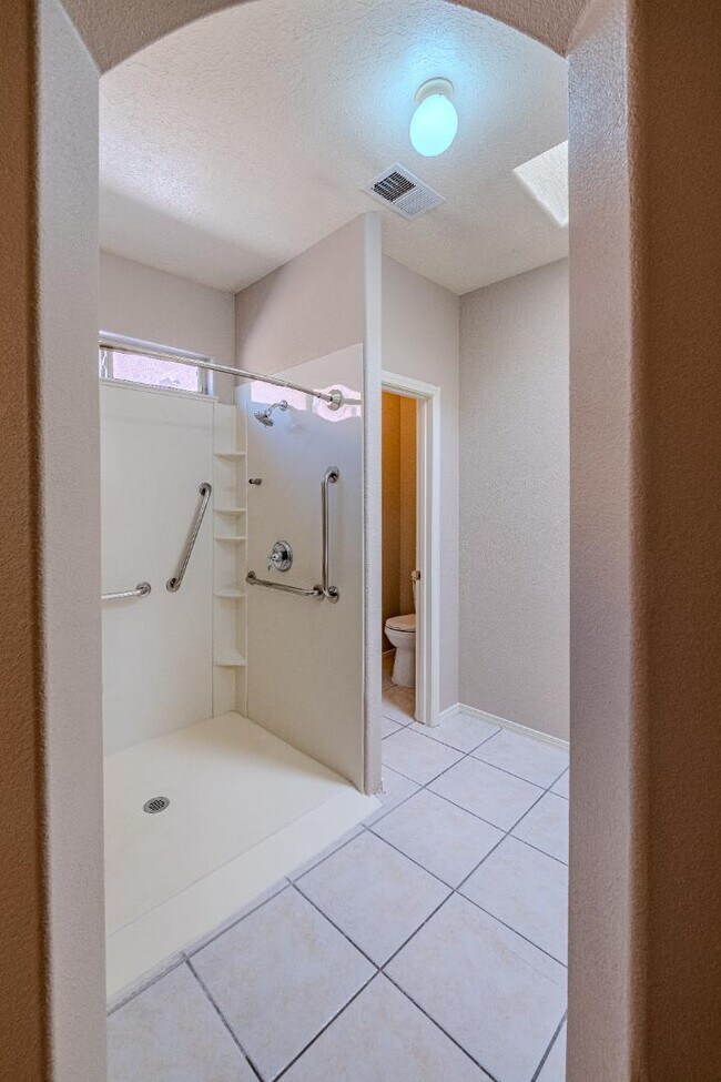 Building Photo - 1124 Calle Corvo NE