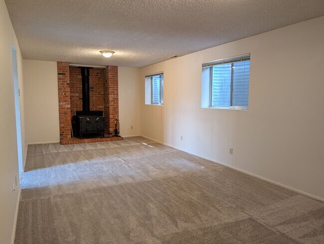 Building Photo - 3028 Deliverance Dr