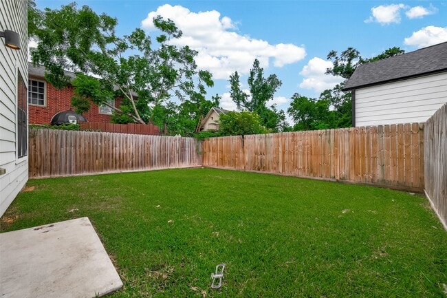 Building Photo - 5206 Firnat St