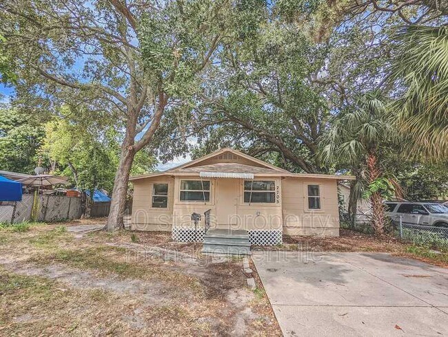 Building Photo - 2705 4th St S