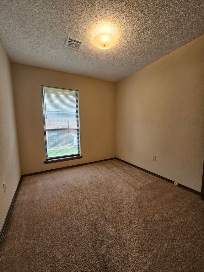 Building Photo - (3) Bed, (2)Bath Avail NOW! Cambridge Addi...