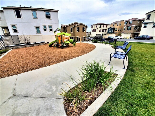 Building Photo - 3897 Boulder Dr