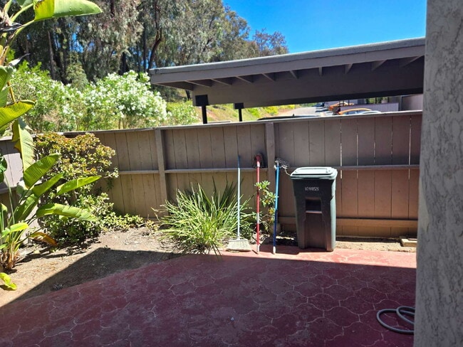 Building Photo - A spacious 3-bed, 2-bath condo is convenie...