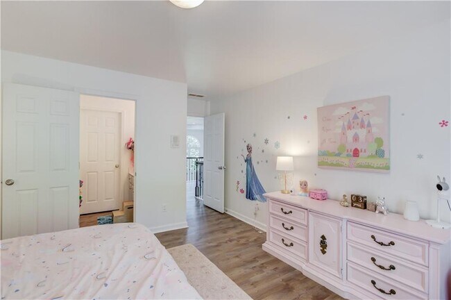 Building Photo - 2870 Roanoke Rd