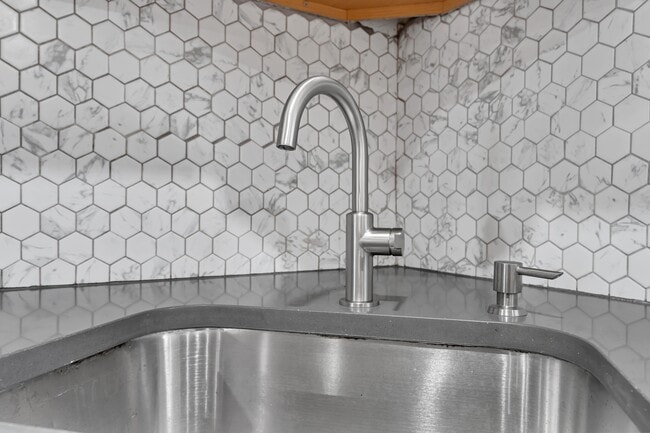 Building Photo - 11 Brett St