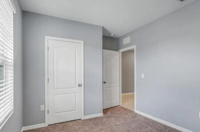 Building Photo - 345 Corso Loop
