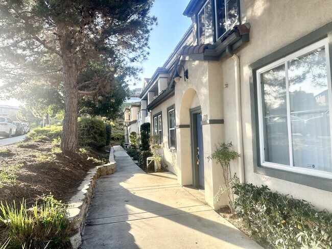 Building Photo - 1710 Paseo Aurora