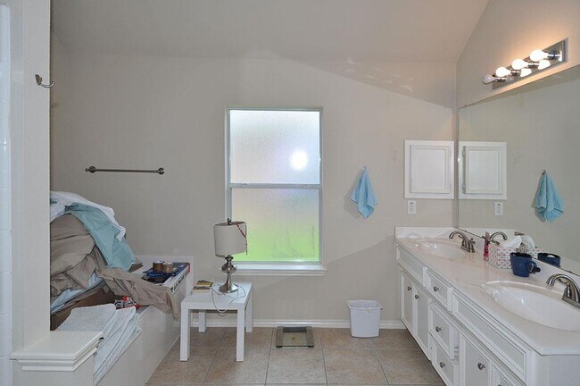 Building Photo - 22852 Lantern Hills Dr
