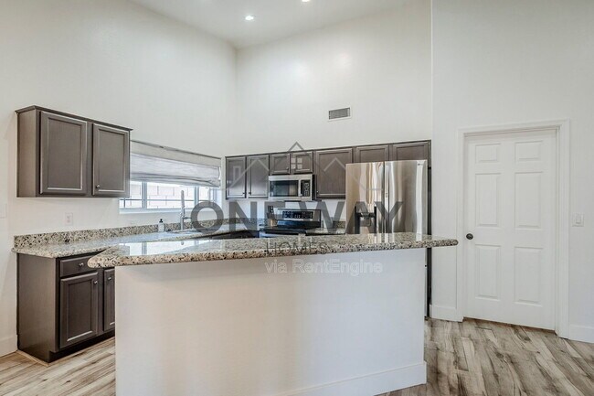 Building Photo - 760 N Swan Dr