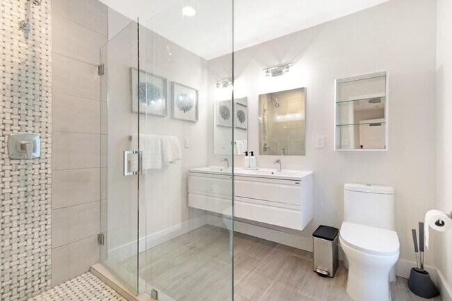 Building Photo - 5821 NE 14th Way