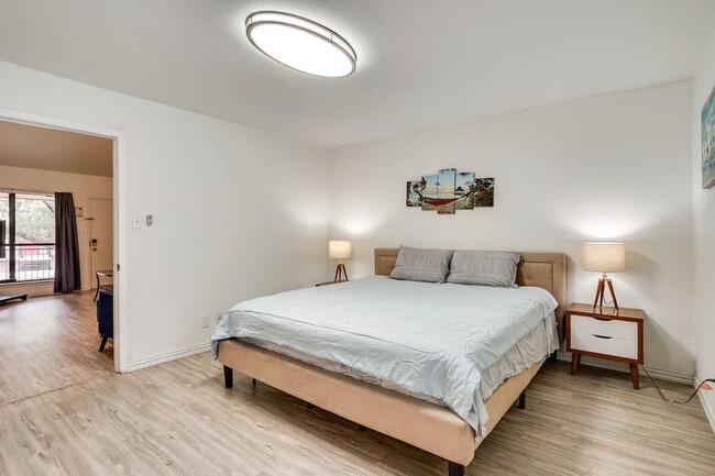 Building Photo - 6648 E Lovers Ln