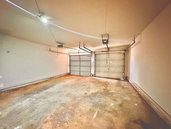 Building Photo - 4 Bed Spacious Midwest city House
