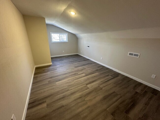 Building Photo - 5 Bed 3 Bath Springfield, MO