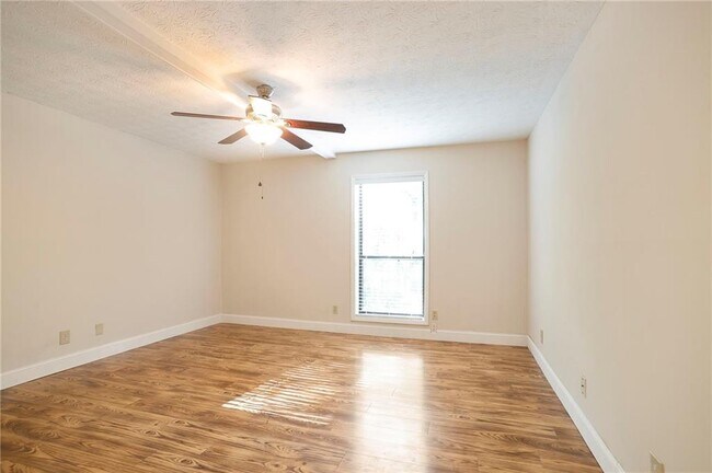 Building Photo - 408 River Run Dr