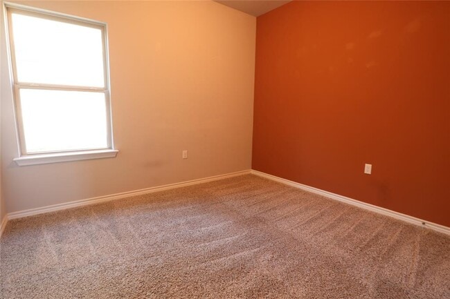 Building Photo - 1405 Ambler Dr