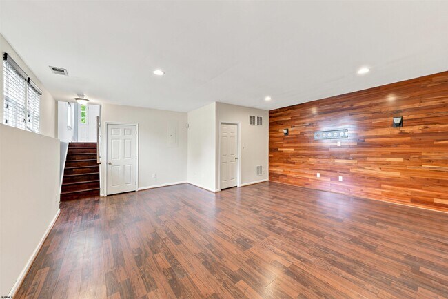 Building Photo - 64 Meadow Cir