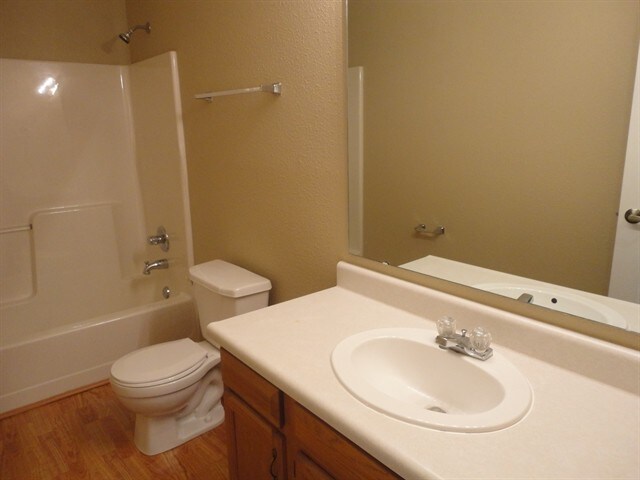 Building Photo - 743 Millbrook Dr